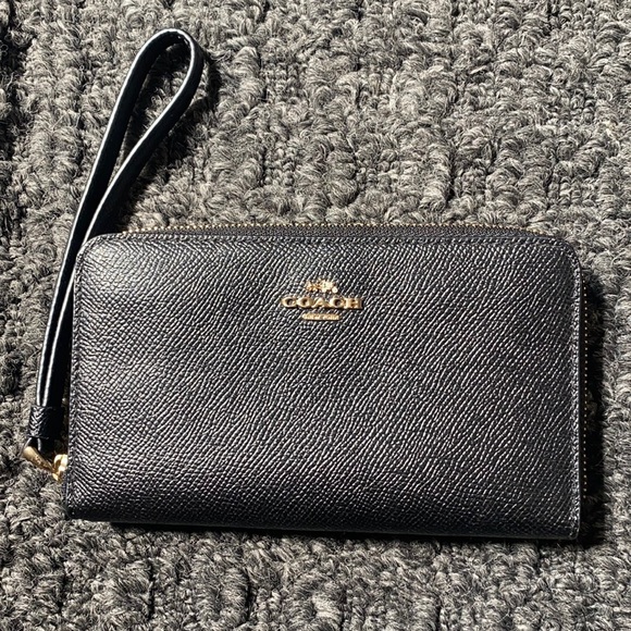 Coach Handbags - Coach Phone Wallet